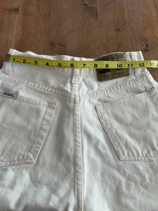 Vintage 90’s Jordache Cream High-Waist Denim Shorts - Picture 6 of 12